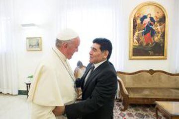 Maradona y el Papa Francisco.
