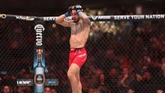 El luchador hispano-georgiano Ilia Topuria reacciona tras derrotar a Alexander Volkanovski por el título del peso pluma en el UFC 298.