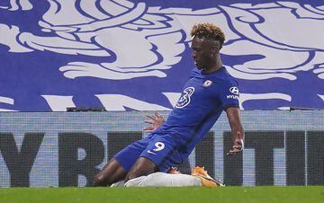 21 December 2020, England, London: Chelsea's Tammy Abraham celebrates scoring his side's second goal during the English Premier League soccer match between Chelsea and West Ham United at Stamford Bridge. Photo: John Walton/PA Wire/dpa  21/12/2020 ONLY FOR