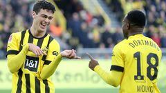 Dortmund (Germany), 05/11/2022.- Dortmund's Giovanni Reyna (L) celebrates scoring the 2-0 lead with Dortmund's Youssoufa Moukoko during the German Bundesliga soccer match between Borussia Dortmund and VfL Bochum in Dortmund, Germany, 05 November 2022. (Alemania, Rusia) EFE/EPA/FRIEDEMANN VOGEL CONDITIONS - ATTENTION: The DFL regulations prohibit any use of photographs as image sequences and/or quasi-video.
