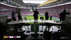 Ferdinand y Lineker enloquecen en Wembley: Video arrasa redes