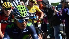 Nairo Quintana adelanta a Froome en el caos del Mont Ventoux.