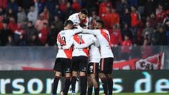 AVELLANEDA, ARGENTINA - AUGUST 07: Matias Suarez of River Plate celebrates with teammates after scoring the first goal of his team during a match between Independiente and River Plate as part of Liga Profesional 2022 at Estadio Libertadores de América on August 7, 2022 in Avellaneda, Argentina. (Photo by Rodrigo Valle/Getty Images)