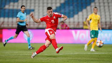 Jovic da lustre al triunfo de Serbia con un gran gol