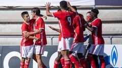 Los jugadores del Benfica juvenil celebran el tercer gol al Ajax en las semifinales de la Youth League.