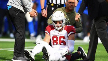 INGLEWOOD, CA - NOVEMBER 13: Arizona Cardinals tight end Zach Ertz (86) is looked at on the field after being injured during the NFL game between the Arizona Cardinals and the Los Angeles Rams on November 13, 2022, at SoFi Stadium in Inglewood, CA. (Photo by Brian Rothmuller/Icon Sportswire via Getty Images)