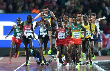 En la serie de los 5.000 metros masculino el estadounidense Paul Kipkemoi Chelimo cae al suelo mientras que  junto al keniano Cyrus Rutto, el canadiense Mohammed Ahmed, Birhanu Balew de Bahrein y Selemon Barega de Etiopía lideran la carrera.