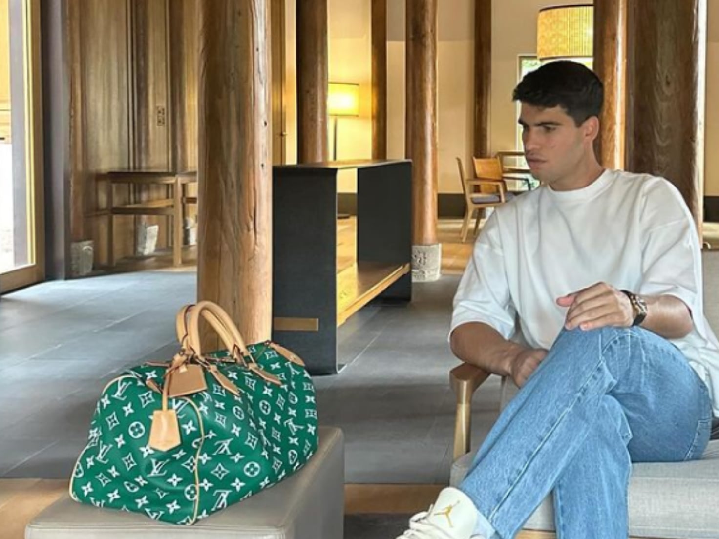 Carlos Alcaraz muestra un bolso de Louis Vuitton valorado en un millón de  euros: no existe en el mercado - Tikitakas