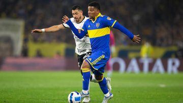 BUENOS AIRES, ARGENTINA-JULY 5: Boca Juniors Frank Fabra in action against Corinthians Giuliano during Copa Libertadores football match between Boca Juniors and Corinthians at Alberto J. Armando Stadium in Buenos Aires City, Argentina on July 5, 2022. (Photo by Stringer/Anadolu Agency via Getty Images)