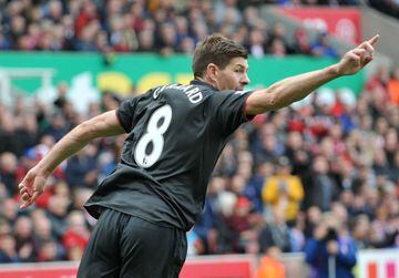 Consistencia y orden, es lo que Steven Gerrard dio al mediocampo del Liverpool y de la selección inglesa. Con el Liverpool ganó la Champions League en 2005 y la Copa UEFA en el 2001. Con Inglaterra jugó los mundiales de Alemania 2006, Sudáfrica 2010 y Brasil 2014. Nació en Liverpool el  30 de mayo de 1980.