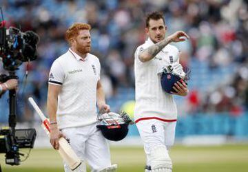 Britain Cricket - England v Sri Lanka - First Test - Headingley - 19/5/16
England's Jonny Bairstow and Alex Hales at tea