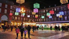 La Plaza Mayor de Madrid durante su tradicional mercadillo de Navidad.