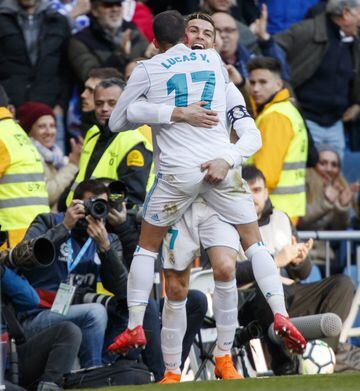 Cristiano Ronaldo celebra el 3-0 con Lucas Vázquez. 