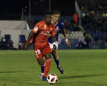 Vinicius runs with the ball during Real Madrid's 4-0 win over Melilla.