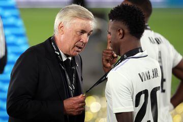 Ancelotti talks to Vinicius after winning the Club World Cup.