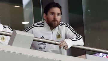 Lionel Messi viendo el Espa&ntilde;a-Argentina en el Wanda Metropolitano.