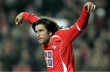 En 2006, tras la Copa del Mundo de Alemania, pasó de Cruz Azul al Benfica.
