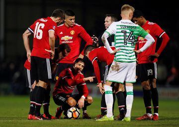 Soccer Football - FA Cup Fourth Round - Yeovil Town vs Manchester United - Huish Park, Yeovil, Britain - January 26, 2018   Manchester United’s Alexis Sanchez talks to Ander Herrera as he prepares to take a free kick   Action Images via Reuters/Paul Childs