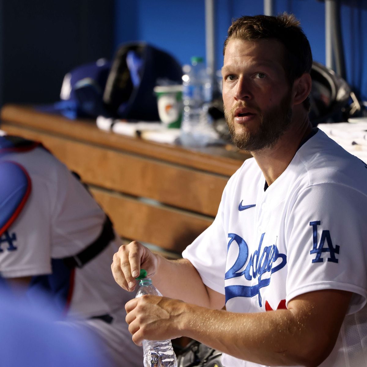 Dodgers' Clayton Kershaw leaves Giants start with injury