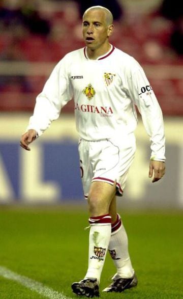 En el 2000 emigró desde Pumas hacia el fútbol español con el Tenrife; pasó por el Polideportivo Ejido, Sevilla y Racing de Santander.