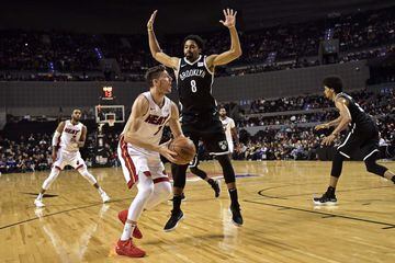 Brooklyn Nets' Spencer Dinwiddie (8), jumps to stop Miami Heat's Goran Dragic, during their NBA Global Games match against the Brooklyn Nets at the Mexico City Arena, on December 9, 2017, in Mexico City. / AFP PHOTO / PEDRO PARDO
