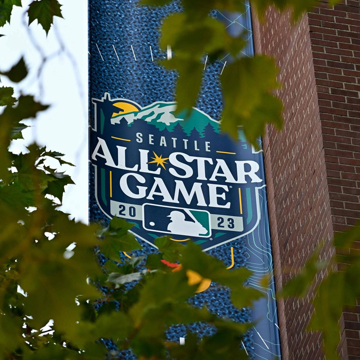 2023 MLB All-Star Celebrity Softball Game: Rosters, live stream, time,  watch online as stars meet in Seattle 
