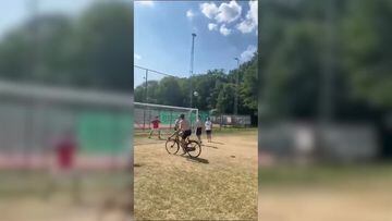 Video of interesting “bicycle header” goes viral