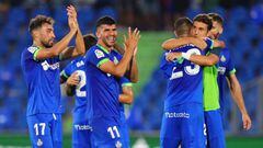 GETAFE, SPAIN - SEPTEMBER 11: Carles Alena of Getafe CF celebrates victory with teammates following the LaLiga Santander match between Getafe CF and Real Sociedad at Coliseum Alfonso Perez on September 11, 2022 in Getafe, Spain. (Photo by Angel Martinez/Getty Images)
