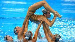 El equipo espa&ntilde;ol de nataci&oacute;n sincronizada compite durante la ronda preliminar de los Europeos de Nataci&oacute;n de Glasgow.