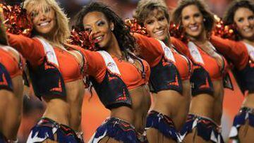 Actuación de las Cheerleaders de los Denver Broncos en el partido ante los Baltimore Ravens.