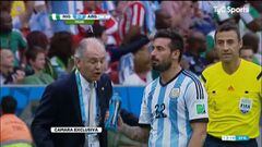 El momentazo entre Lavezzi y Sabella con un bidón de agua en mitad de un partido del Mundial