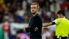 Spain's coach Luis Enrique reacts during the Qatar 2022 World Cup Group E football match between Spain and Costa Rica at the Al-Thumama Stadium in Doha on November 23, 2022. (Photo by JAVIER SORIANO / AFP)