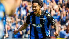 BRUGGE, BELGIUM - April 24 : Buchanan Tajon midfielder of Club Brugge celebrates scoring the opening goal with Lang Noa forward of Club Brugge during the Jupiler Pro League champions Play-Off match between Club Brugge and Royal Antwerp at the Jan Breydel stadium on April 24, 2022 in Brugge, Belgium , 24/04/2022 ( Photo by Jan De Meuleneir / Photo News via Getty Images)