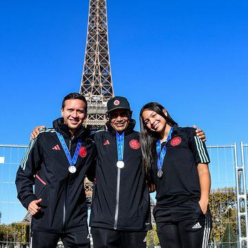 Las subcampeonas del Mundial Femenino Sub 17 de la India pasaron por la Torre Eiffel en París antes de su regreso a Colombia.