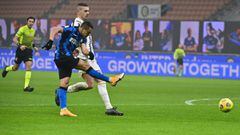 Inter Milan&#039;s Chilean forward Alexis Sanchez shoots on goal during the Italian Cup quarter final first leg football match beetween Inter Milan and Juventus Turin on February 2, 2021 at the San Siro stadium in Milan. (Photo by MIGUEL MEDINA / AFP)