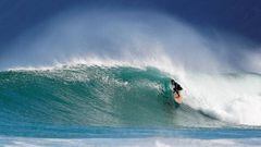  El surfista sudafricano Max Armstrong a Chapman&#039;s Peak, en Ciudad del Cabo