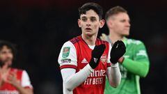 Arsenal&#039;s English midfielder Charlie Patino, who scored a goal on his debut, applauds supporters on the pitch after the English League Cup quarter-final football match between Arsenal and Sunderland at the Emirates Stadium. 
