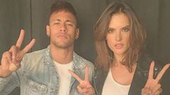 El futbolista Neymar con la modelo Alessandra Ambrosio.