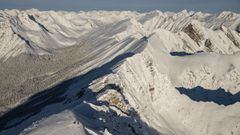 Vista desde el aire de las monta&ntilde;as nevadas de Kicking Horse (Golden BC, Canad&aacute;). 