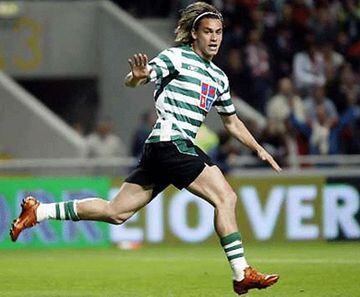 Fue parte del plantel del Sporting de Lisboa en la temporada 2004-2005.