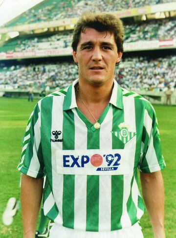 Tras abandonar el Real madrid fichó por el Real Betis donde estuvo entre 1981 y 1990. Se convirtió en el máximo goleador histórico del equipo sevillano, hasta que le adelantó Rubén Castro.