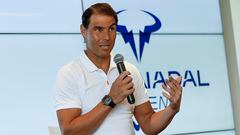 Rafael Nadal ofrece una rueda de prensa este jueves en la Rafa Nadal Academy de Manacor (Mallorca), en la que ha anunciado que no participará en la próxima edición del torneo de Ronald Garros y ha afirmado además que su intención es que el año que viene sea su último año como tenista profesional.
