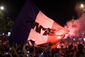Los aficionados franceses celebraron la clasificación de su selección para la final del Mundial.