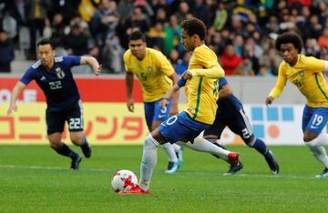 Soccer Football - International Friendly - Brazil vs Japan - Stade Pierre-Mauroy, Lille, France - November 10, 2017   Brazil’s Neymar scores their first goal from the penalty spot  