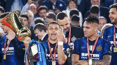 ROME, ITALY - MAY 11: Alexis Sanchez of FC Internazionale celebrates with the trophy during the Coppa Italia Final match between Juventus and FC Internazionale at Stadio Olimpico on May 11, 2022 in Rome, Italy. (Photo by Matteo Ciambelli/vi/DeFodi Images via Getty Images)