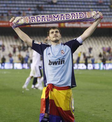 Casillas fue un ídolo para los 'Merengues' por mucho tiempo y logró la tan esperada 'Décima' con el Real Madrid. Sin embargo, su salida se dio por la puerta de atrás al Oporto, después de un par de temporadas irregulares.