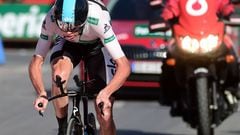 Froome storms to time trail win to slice Quintana’s lead