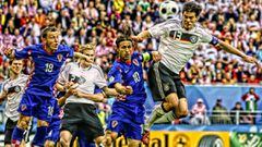 Germany&#039;s Michael Ballack (R) jumps up for the ball against Croatia&#039;s Niko Kovac (2ndR) watched by Germany&#039;s Marcell Jansen (2ndL) and Croatia&#039;s Ivica Olic (L) during their Group B Euro 2008 soccer match at the Woerthersee Stadium in K