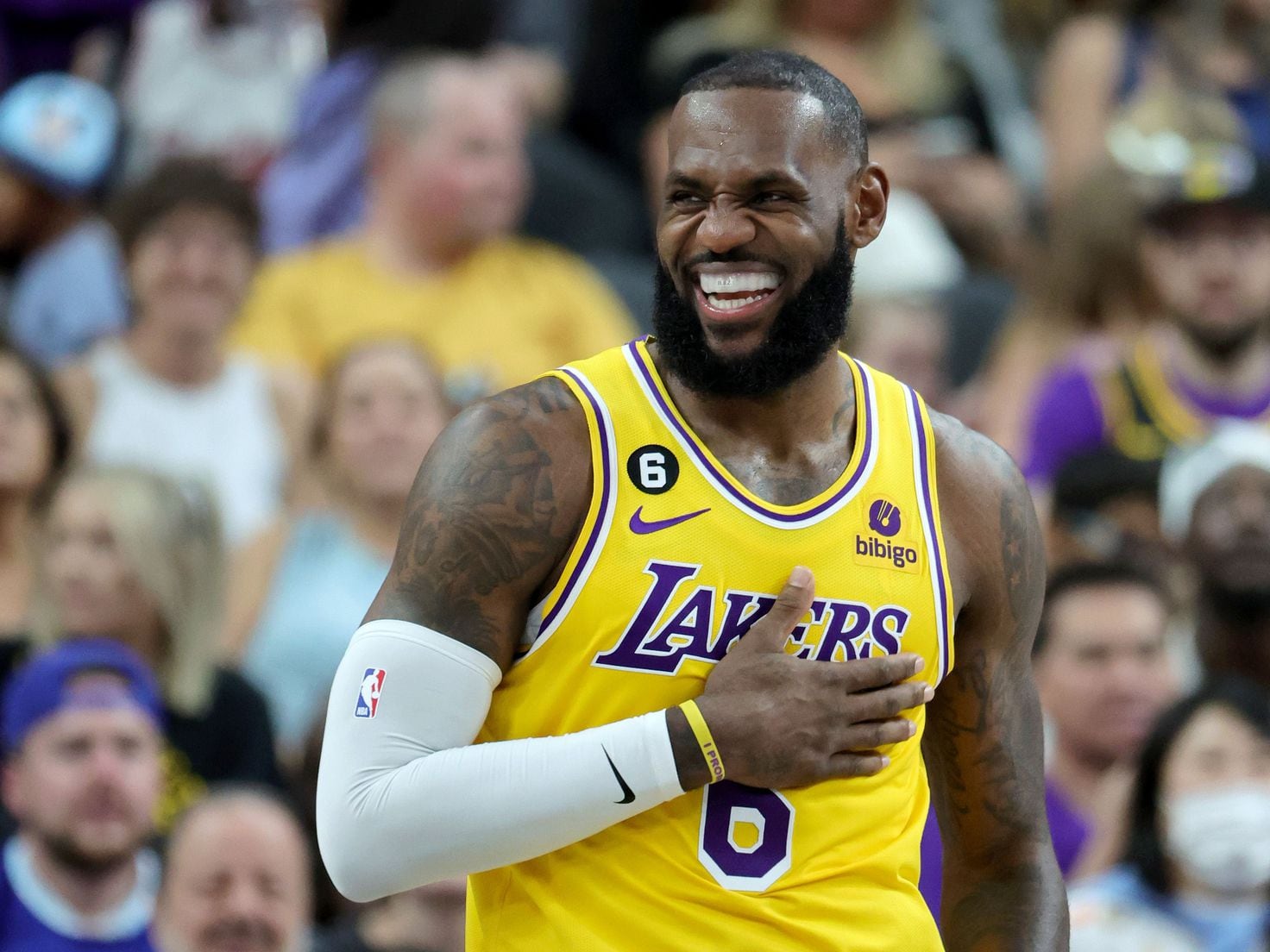 LeBron James' Los Angeles Lakers jersey most popular for second straight  year, NBA News