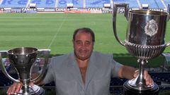 Jes&uacute;s Gil, con los t&iacute;tulos de Liga y Copa de la temporada 1995-96.